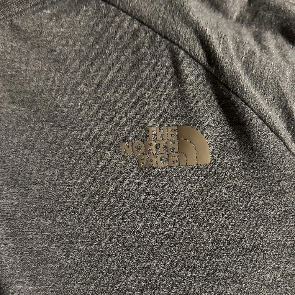 Gray Men’s North Face Quarter-Zip Pullover